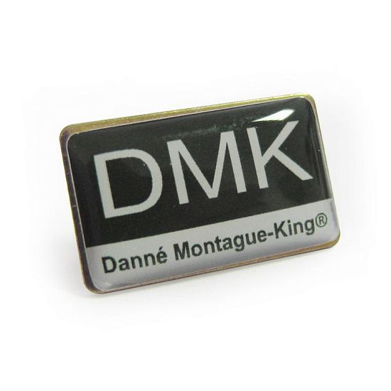 Значок DMK на металлической основе - подробное фото